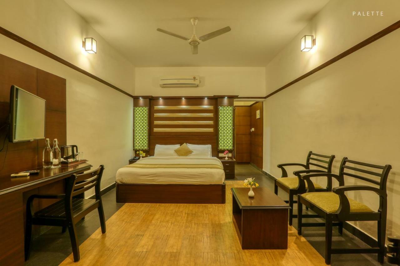 Grand Ayur Island Hotel Perumbalam Exterior foto