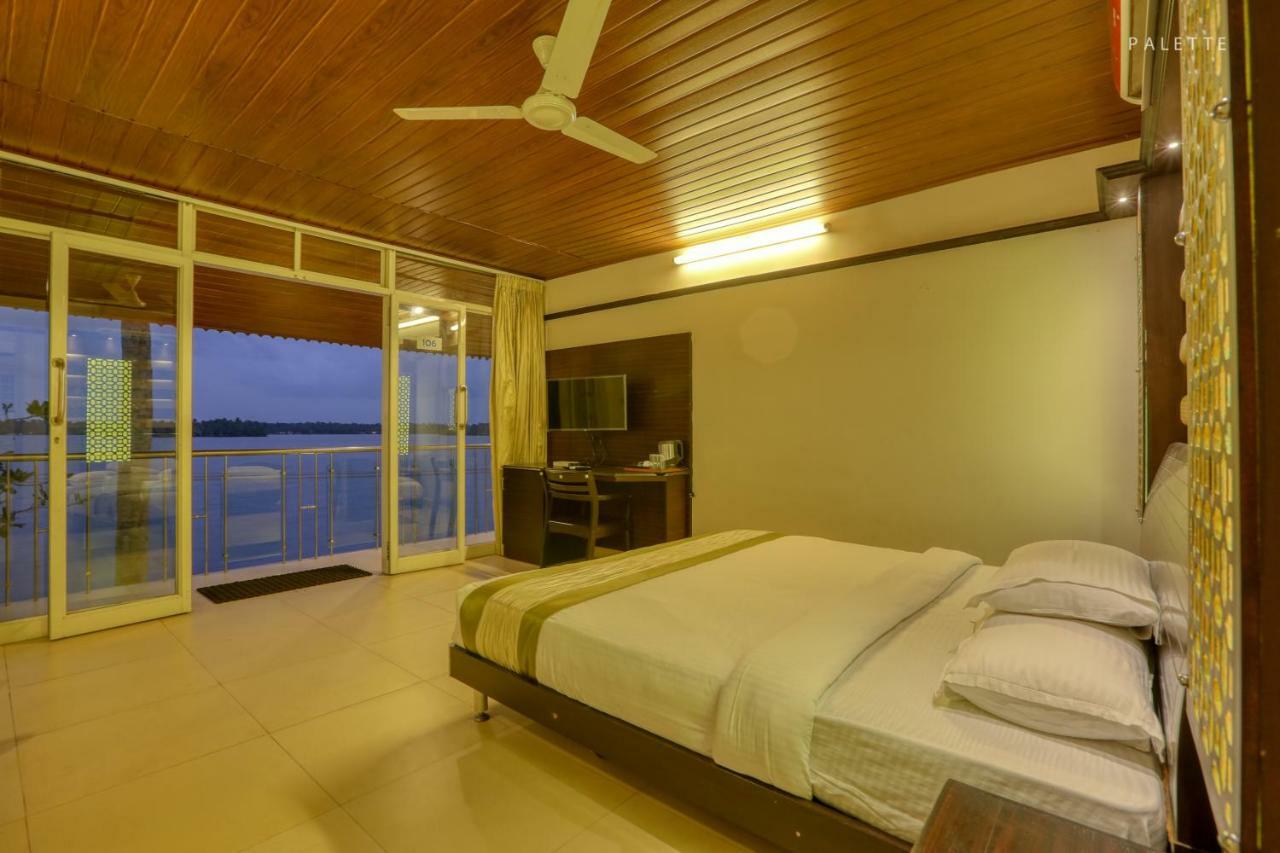 Grand Ayur Island Hotel Perumbalam Exterior foto