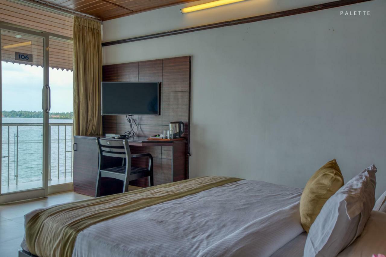Grand Ayur Island Hotel Perumbalam Exterior foto