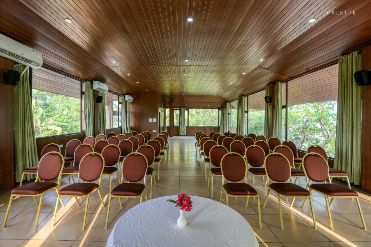 Grand Ayur Island Hotel Perumbalam Exterior foto