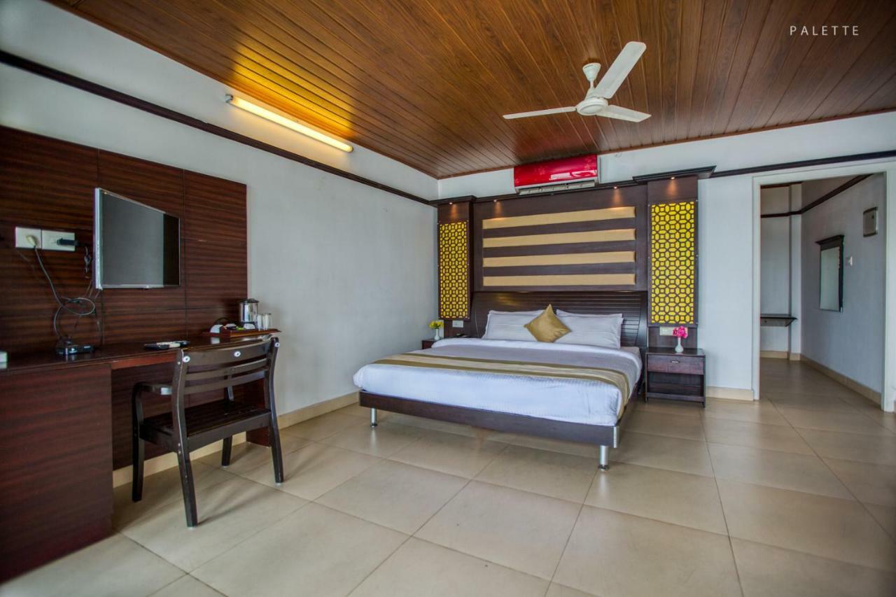 Grand Ayur Island Hotel Perumbalam Exterior foto